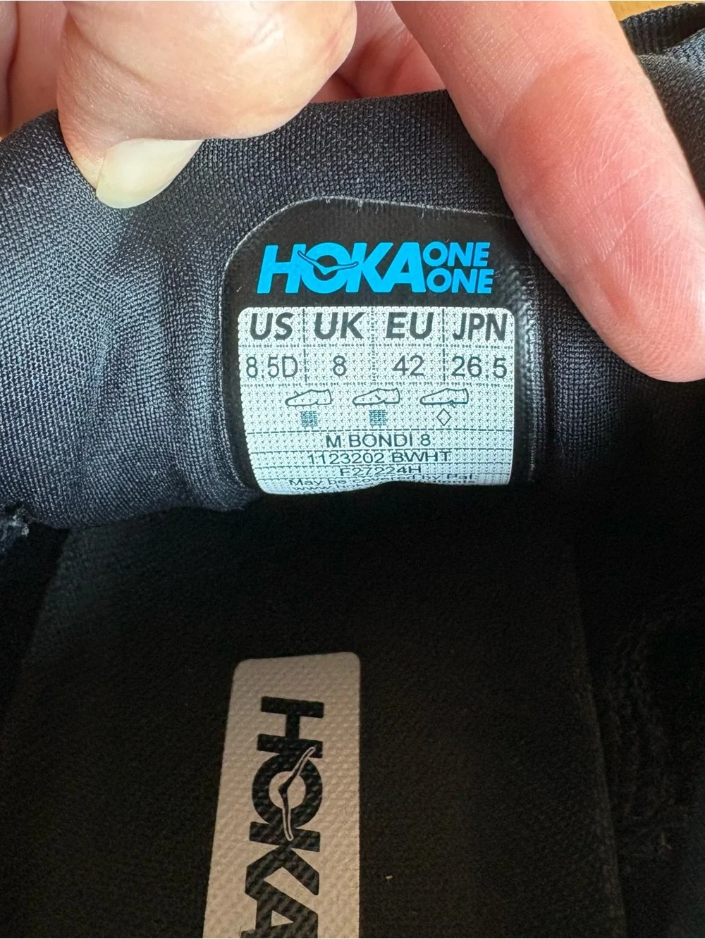 Size 8.5D Hoka One One Bondi 8 Mens Sneakers Black And White Running Shoes